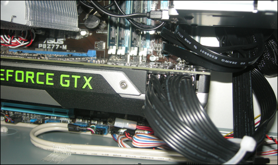 ハイエンドグラフィックボードのスロット干渉