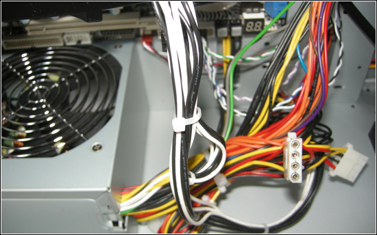 ドスパラの配線の処理