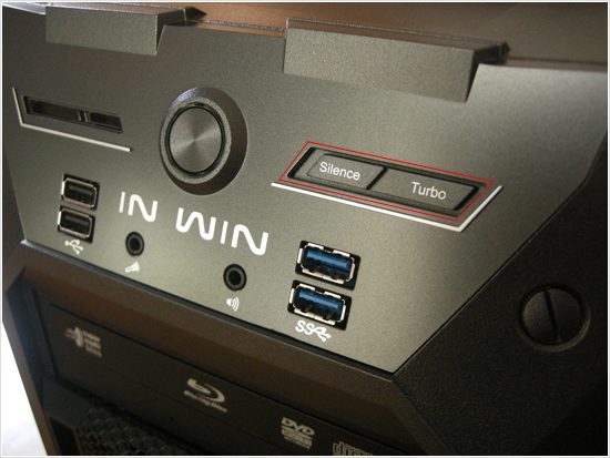 フロントポートとLED電源ボタン、Silence/Turboボタン