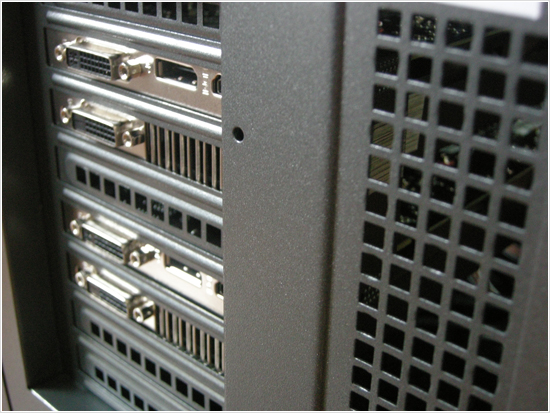 背面のグラボの2枚差しの様子