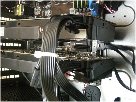 Geforce GTX770 SLI接続の様子