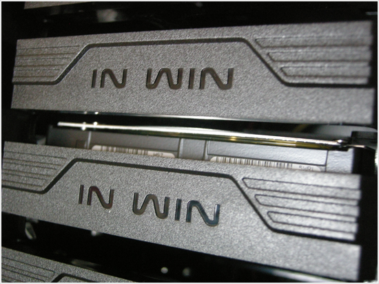 IN WIN ドライブベイ