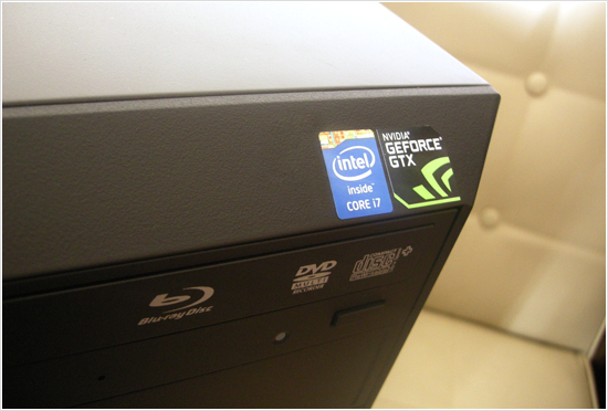 フロントにあるロゴシール